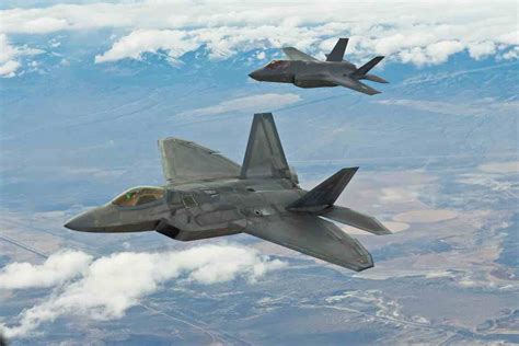 Differences Between F 22 And F 35 Military Machine