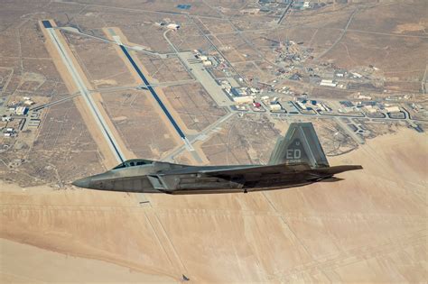 Edwards Testers Successfully Integrate Criis On F 22 Raptor Amp Gt Edwards Air Force Base Amp Gt Article View