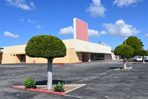 El Camino Plaza