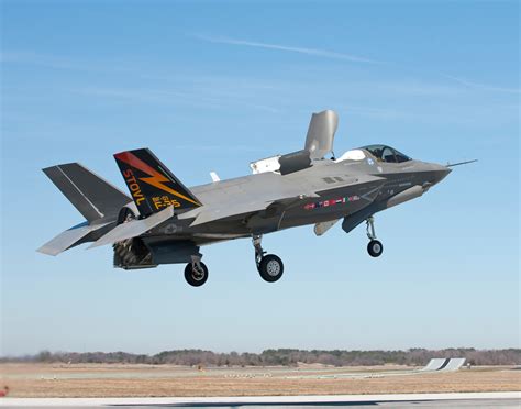 F 35B Vertical Landing