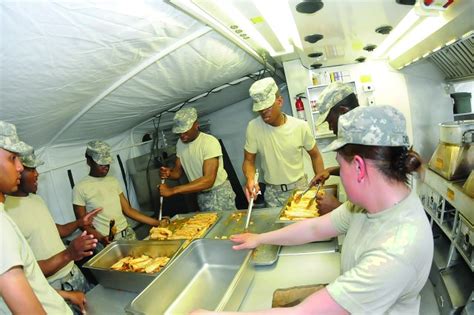 Field Feeding Food Service Soldiers Learn To Prepare Meals In Less Than Ideal Environments