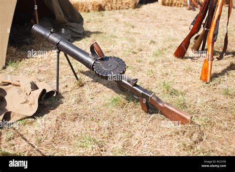 First World War Weapon Lewis Automatic Machine Gun Stock Photo Alamy