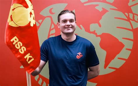 Former Us Army Captain Graduates Marine Boot Camp As A Private First Class Stars And Stripes