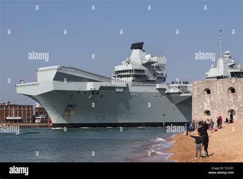 Hms Queen Elizabeth Leaving Portsmouth