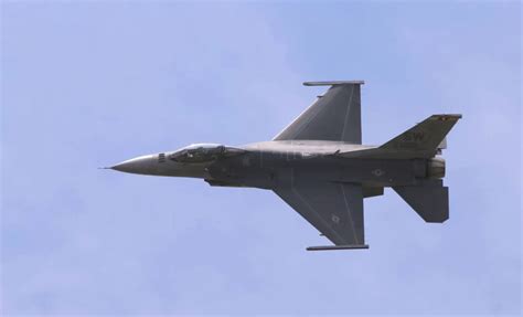 How Fast Is The F 16 Planenerd