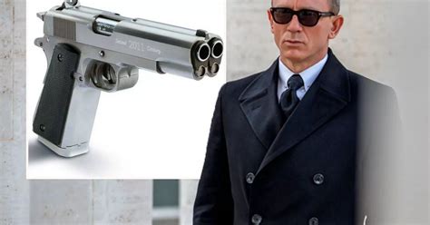 James Bond Guns Daniel Craig