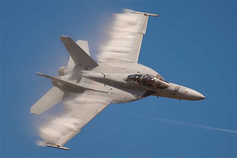 Kecepatan F 18