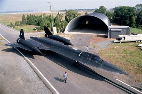 Lockheed Sr 71 Blackbird R Humansforscale