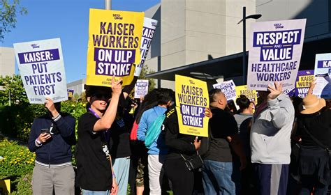 More Than 75 000 Us Health Care Workers Begin Three Day Strike