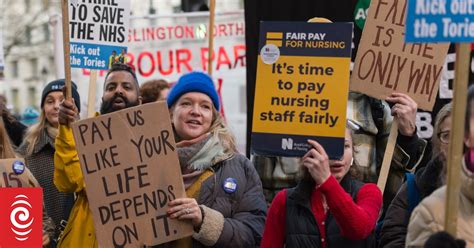 Patient Safety At Risk Uk Ministers Warned As Healthcare Staff Strike