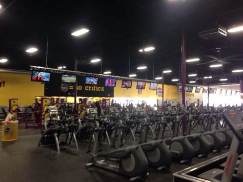 Planet Fitness Des Moines 11 Photos Gyms 3405 Se 14Th St Des Moines Ia Reviews Yelp