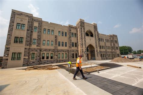 Schiffert Health Center Buka Sekarang