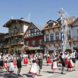 This Tiny Mountain Town In Washington Is Modeled After A German Village And It Looks Like A Snowglobe Every Winter