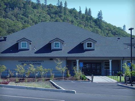 5 Ways Umpqua Community Health Center Helps