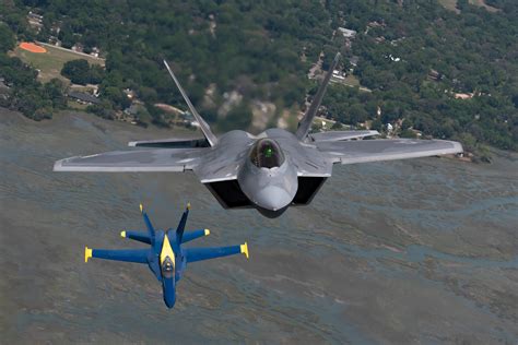 Who Makes F 22 Raptor