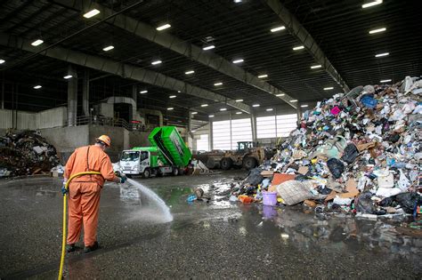 Worker At Waste Transfer Station Hi Res Stock Photography And Images